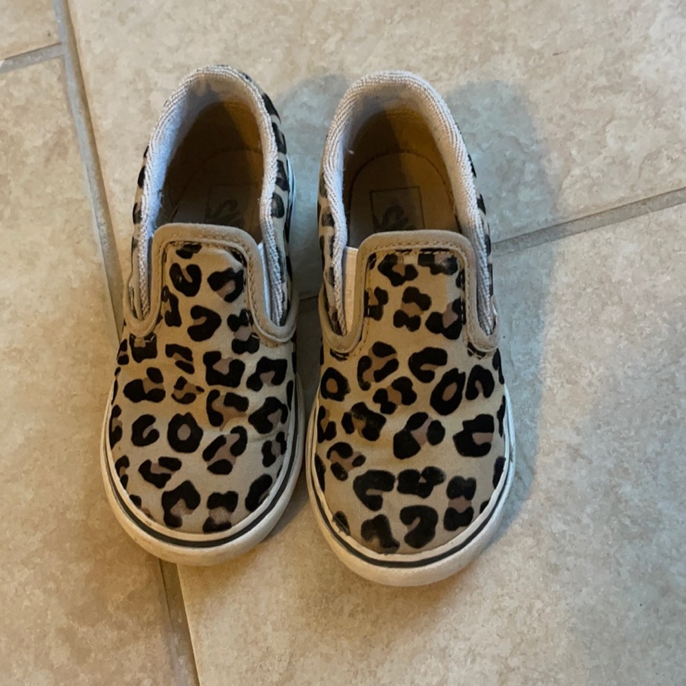 Youth leopard slip on Vans